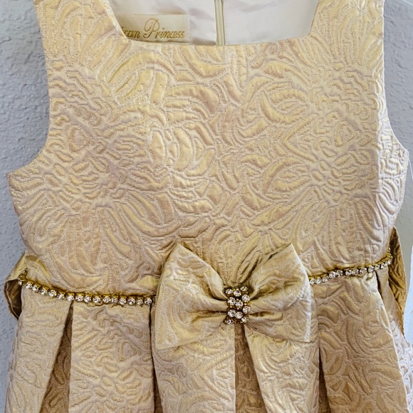 American Princess Gold Dress 👸👑 - Picture 2 of 8
